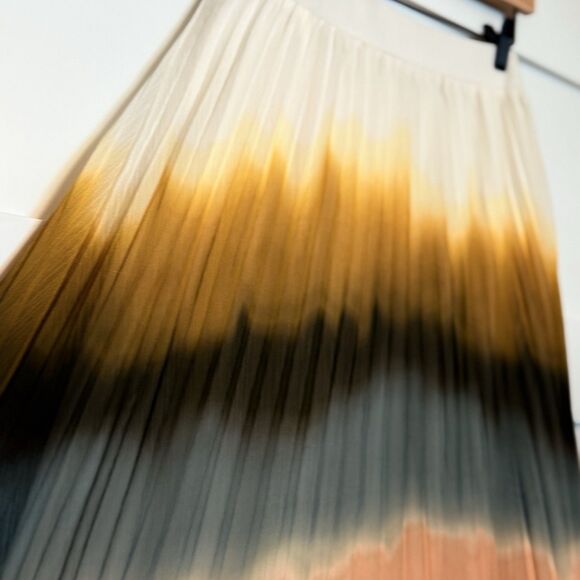 Simply Vera Wang Women’s Pleated Chiffon Ombré Maxi Skirt Size S - Picture 7 of 9